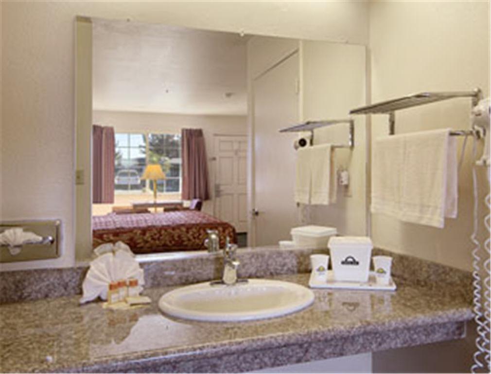 Days Inn Salinas Airport Szoba fotó